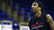Amare Stoudemire z Hapoelu Jeruzalém se rozcvičuje. Amare Stoudemire z Hapoelu Jeruzalém se rozcvičuje.