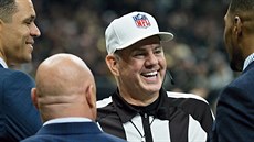 Hlavní rozhodčí Bill Vinovich během zápasu New Orleans Saints - LA Rams Hlavní rozhodčí Bill Vinovich během zápasu New Orleans Saints - LA Rams