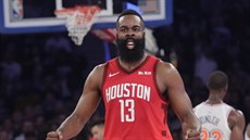 James Harden (13) z Houstonu oslavuje proti New Yorku. James Harden (13) z Houstonu oslavuje proti New Yorku.