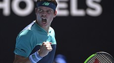 ODHODLÁNÍ. Kanadský tenista Milos Raonic se raduje z dalšího získaného fiftýnu... ODHODLÁNÍ. Kanadský tenista Milos Raonic se raduje z dalšího získaného fiftýnu...