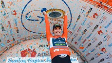 Jihoafrický cyklista Daryl Impey slaví triumf na Tour Down Under. Jihoafrický cyklista Daryl Impey slaví triumf na Tour Down Under.