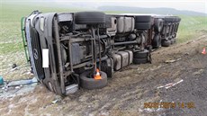 Policisté pátrají po řidiči kamionu, který na silnici mezi Domažlicemi a Kdyní... Policisté pátrají po řidiči kamionu, který na silnici mezi Domažlicemi a Kdyní...