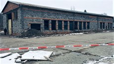 Sklad, ve kterém bylo nalezeno obří množství barelů s nebezpečným odpadem. Sklad, ve kterém bylo nalezeno obří množství barelů s nebezpečným odpadem.