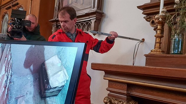 Vizuální kontrola utajené hrobky zpovědníka krále Přemysla Otakara II. kamerou... Vizuální kontrola utajené hrobky zpovědníka krále Přemysla Otakara II. kamerou...