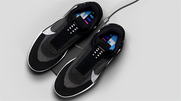 Novou generaci samozavazovacch bot Nike mete dobjet bezdrtov.