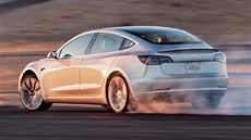 Model 3 nabízí také Performance verzi Model 3 nabízí také Performance verzi