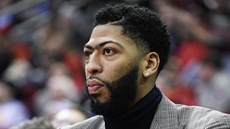 Anthony Davis je zraněný, sleduje zápas New Orleans s Houstonem. Anthony Davis je zraněný, sleduje zápas New Orleans s Houstonem.