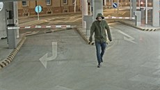 Muž poškodil bránu u parkovacího domu v hradeckém Auparku (26.1.2019). Muž poškodil bránu u parkovacího domu v hradeckém Auparku (26.1.2019).