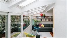 Nekonvenní podkrovní byt v Madridu si pro sebe navrhl architekt Gonzalo Pardo.