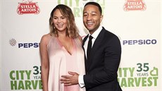 Chrissy Teigenová a John Legend (New York, 24. dubna 2018)