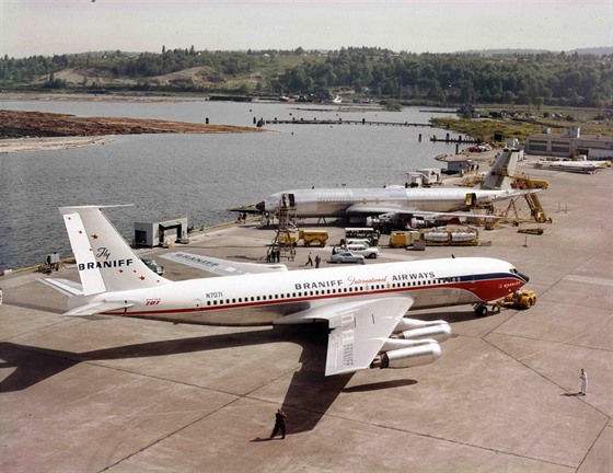 B-707 N7071  Braniff