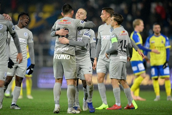 Fotbalisté Genku slaví vítzství v belgické lize nad týmem Waasland-Beveren.