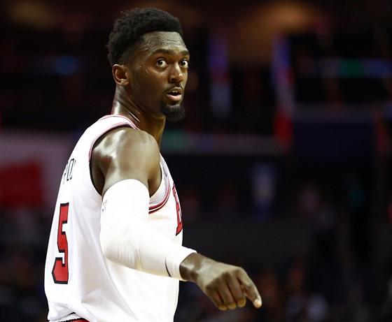 Bobby Portis z Chicaga slaví trojku.