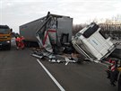 Nehoda dvou kamion zcela uzavela dlnici D5 na 103. kilometru. (1. 2. 2019)