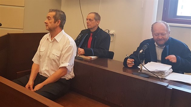 Bývalému policistovi Petru Hynkovi hrozí za zneužití pravomoci úřední osoby až... Bývalému policistovi Petru Hynkovi hrozí za zneužití pravomoci úřední osoby až...