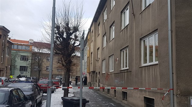 Por v byt v Bolzanov ulici v Plzni nepeili dva mui (9. 2. 2019).