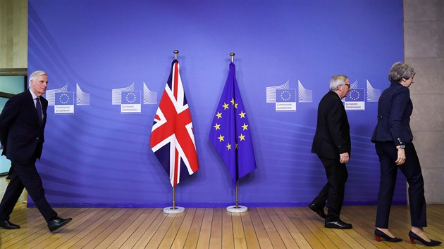 Pedseda Evropsk komise Jean-Claude Juncker (uprosted) a britsk premirka Theresa Mayov v Bruselu (7.2.2019)