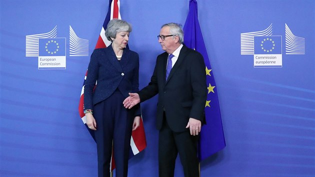 Pedseda Evropsk komise Jean-Claude Juncker (vpravo) a britsk premirka Theresa May v Bruselu (7.2.2019)
