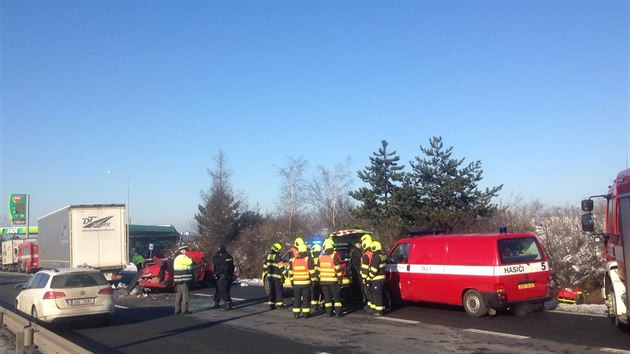 Na Praskm okruhu se srazilo auto s dodvkou a kamionem. (5. 2. 2019)