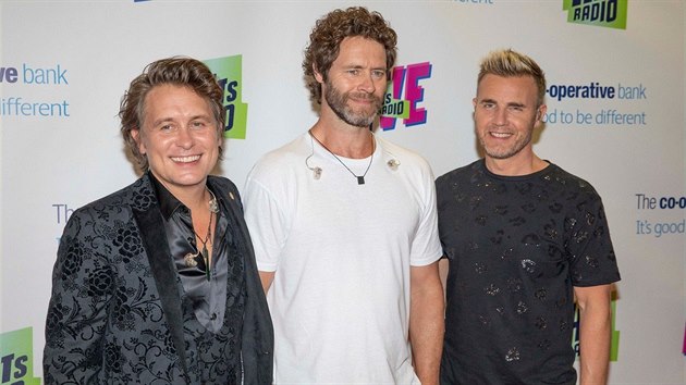 lenov souasn sestavy skupiny Take That. Zleva Mark Owen, Howard Donald a Gary Barlow na Hits Radio Live v Manchesteru, 14. ervence 2018