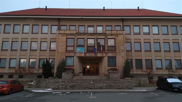 Budova bvalho kolicho stediska Univerzity Karlovy, kam se pesthuje Mstsk ad v Dobruce.