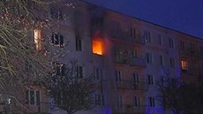 Požár zničil skoro celý byt v paneláku v ulici Antonína Sovy v České Lípě (9.... Požár zničil skoro celý byt v paneláku v ulici Antonína Sovy v České Lípě (9....