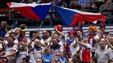 Fanoušci povzbuzují český tým v fedcupovém duelu proti Rumunsku. Fanoušci povzbuzují český tým v fedcupovém duelu proti Rumunsku.