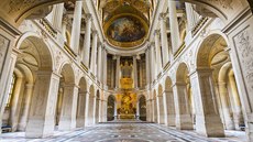 Interiér zámku ve francouzském Versailles, kde si manaer nechat vystrojit...