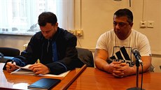 Obžalovaný Pavel Krásný (vpravo) v jednací síni Krajského soudu v Ostravě. (4.... Obžalovaný Pavel Krásný (vpravo) v jednací síni Krajského soudu v Ostravě. (4....