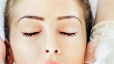 Botulotoxin dokáže vyhladit obličej. Ale pouze dočasně. Botulotoxin dokáže vyhladit obličej. Ale pouze dočasně.