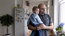 Mladou ženu poslali s bolestmi domů, že je to normální. Nádor odhalili pozdě Mladou ženu poslali s bolestmi domů, že je to normální. Nádor odhalili pozdě