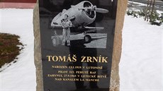 Pomník Tomái Zrníkovi odhalili v Lutonin ke stému výroí jeho narození.
