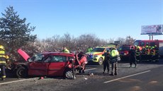 Na Pražském okruhu se srazilo auto s dodávkou a kamionem. (5. 2. 2019) Na Pražském okruhu se srazilo auto s dodávkou a kamionem. (5. 2. 2019)