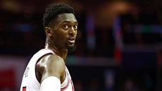 Bobby Portis z Chicaga slaví trojku.