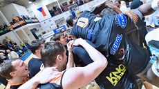 Ústečtí basketbalisté slaví výhru nad Děčínem. Ústečtí basketbalisté slaví výhru nad Děčínem.