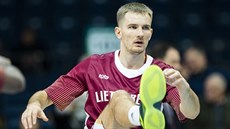 Vaidas Kariniauskas se rozcvičuje před zápasem Ligy mistrů. Vaidas Kariniauskas se rozcvičuje před zápasem Ligy mistrů.