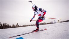 NAVRÁTILEC. Český biatlonista Michal Šlesingr sviští po trati štafetového... NAVRÁTILEC. Český biatlonista Michal Šlesingr sviští po trati štafetového...