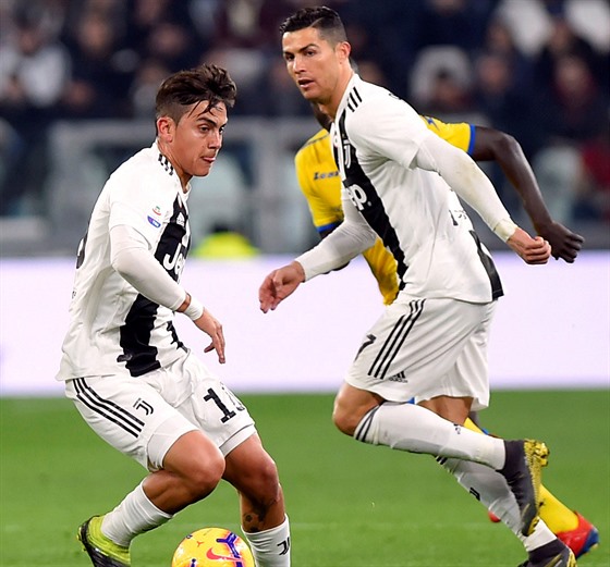 Paulo Dybala a Cristiano Ronaldo z Juventusu v utkání proti Frosinone.