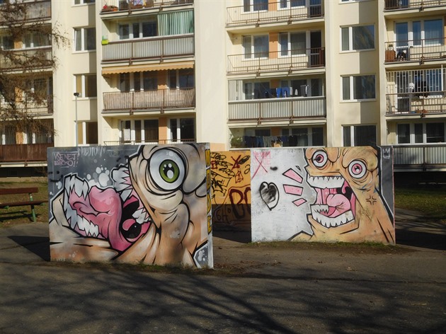 Náměstíčko na sídlišti Opatov.