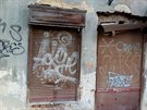I na Žižkově se dají ještě objevit zbytky starých časů výloh- roh Prokopovy a Rokycanovy ulice. I na Žižkově se dají ještě objevit zbytky starých časů výloh- roh Prokopovy a Rokycanovy ulice.