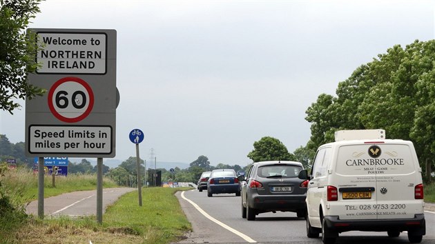 Obyvatelé Severního Irska se obávají zřízení pevných hranic. Obyvatelé Severního Irska se obávají zřízení pevných hranic.