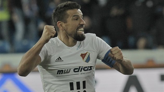 Milan Baroš z baníku Ostrava se raduje z gólu svého týmu v utkání s Libercem. Milan Baroš z baníku Ostrava se raduje z gólu svého týmu v utkání s Libercem.