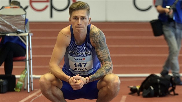 Dálkař Radek Juška se připravuje na svůj pokus na halovém mistrovství... Dálkař Radek Juška se připravuje na svůj pokus na halovém mistrovství...