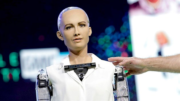 Sophia je inteligentní humanoidní robot vyvinutý v roce 2016 společností... Sophia je inteligentní humanoidní robot vyvinutý v roce 2016 společností...