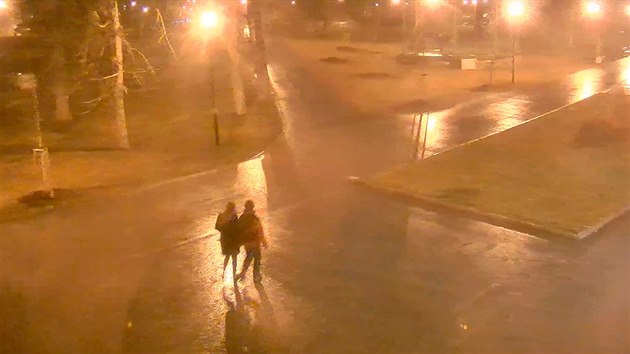 Policie hledá pár, který mohl vidět pobodání v olomouckém parku Policie hledá pár, který mohl vidět pobodání v olomouckém parku