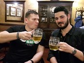 Filip Jaroševský (vpravo) se loučí se „svým“ podnikem.