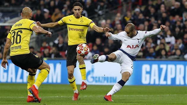 Lucas Moura stl na brnu v zpase proti Dortmundu.