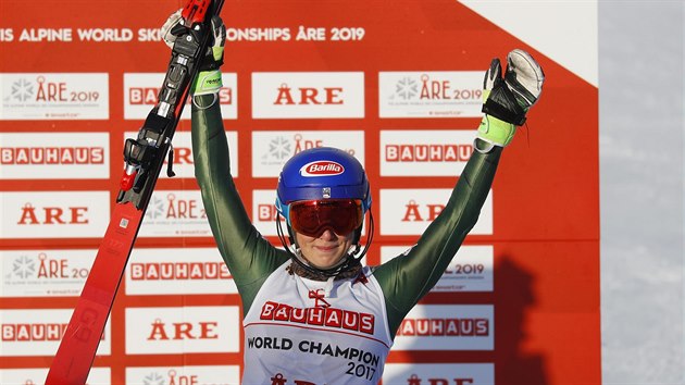 Amerianka Mikaela Shiffrinov slav vtzstv ve slalomu na mistrovstv svta v Aare.