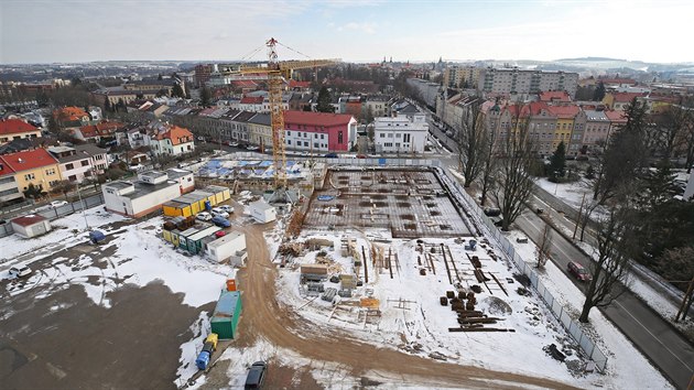 Na stavbu Rezidence Vrchlickho v Jihlav, tam, kde stvala tefnikova kasrna, se vrtili dlnci - i kdy ti pi pohledu z vky nejsou moc vidt.