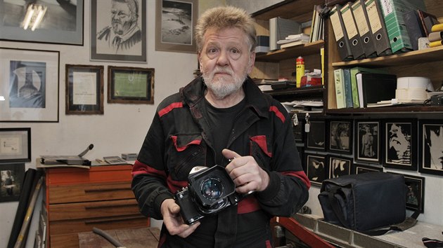 Na tyi stovky historickch fotoapart m ve sv sbrce Antonn Vlek z enova.